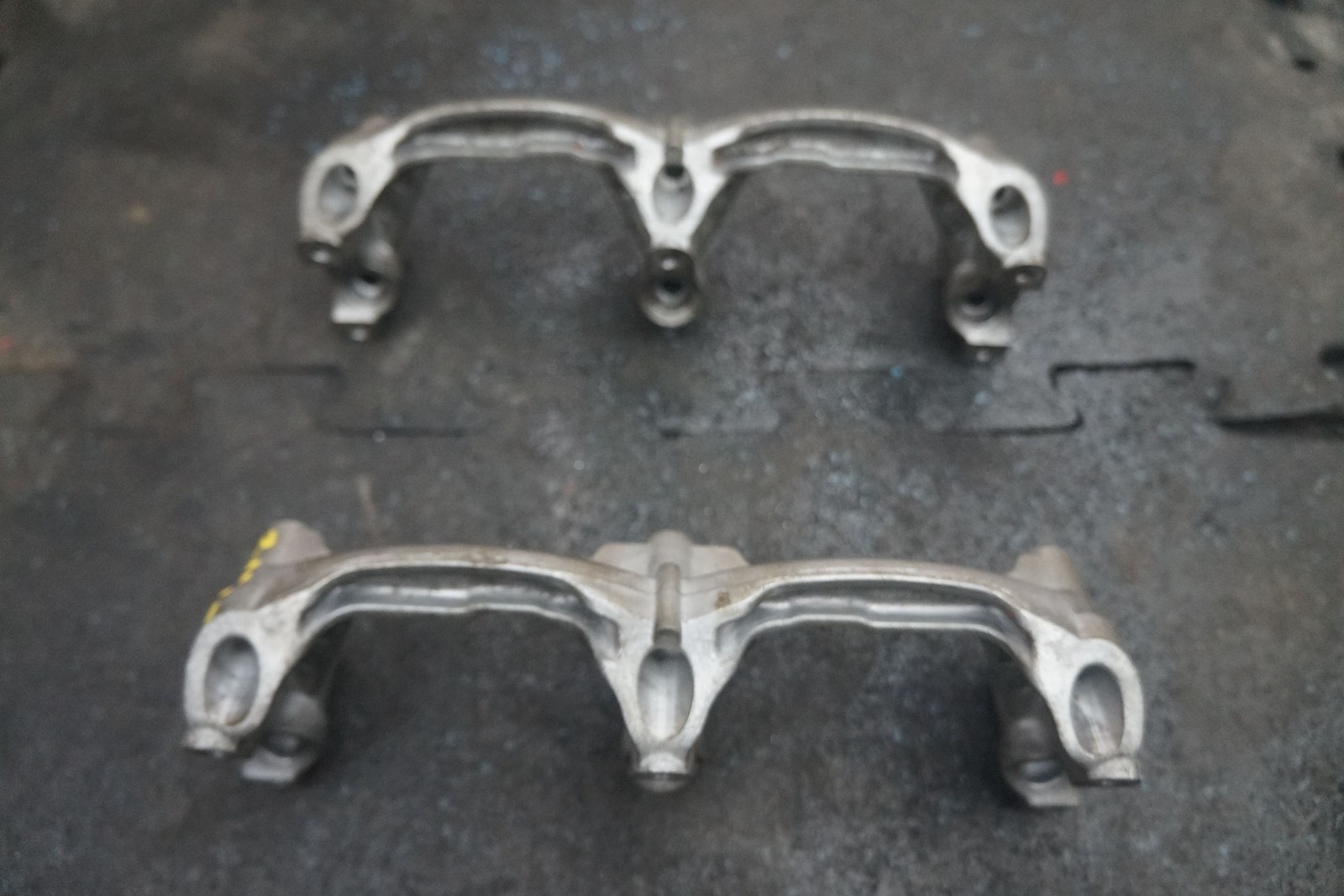 Set 2 Fuel Injection Rail Pipe Bracket Mount 239946 OEM Ferrari California 2010