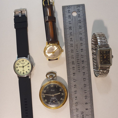 Konvolut Vintage Uhren mechanisch und Quartz teils funktionstüchtig oder Ersatzteile