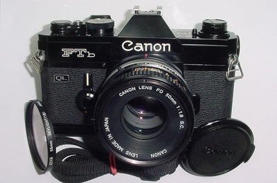 Canon FTb QL analoge 35mm Spiegelreflexkamera manuell + Canon 50/1.8 FD S.C. Objektiv in schwarz