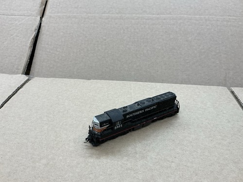 LIFE LIKE SPUR N DIESELLOK SD7 SOUTHERN PACIFIC N.5321 VERSCHMUTZT! | Zustand: Used