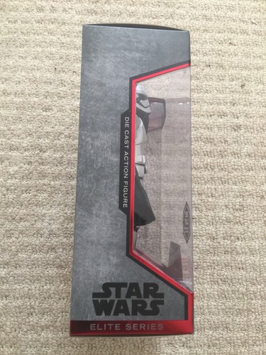 Brand New Star Wars Captain Phasma Elite Series Die Cast Action Figure - 7.25'' - Picture 4 of 6