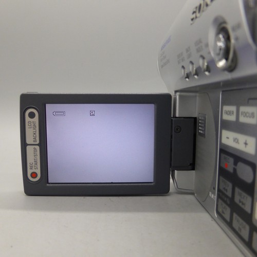 Sony Handycam DCR-DVD201E Handheld DVD Camcorder Silver Tested - Picture 3 of 10
