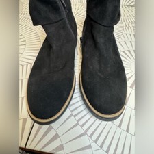 EUC Clarks Collection Sharon Spring Suede Ankle Booties