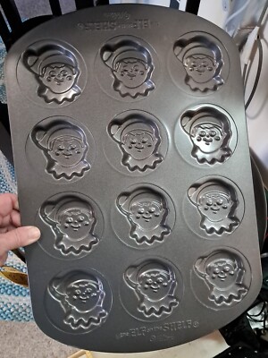 Wilton Elf on The Shelf A Christmas Tradition 12 Cookie Pan Baking Sheet Non Sti