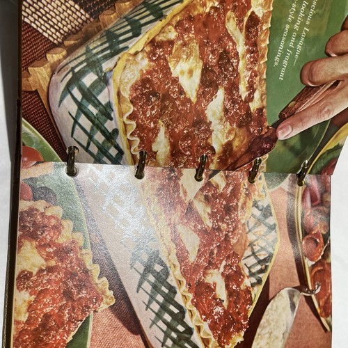 Vintage Better Homes & Gardens New Cookbook Gold Souvenir Edition Ring Binder - Picture 6 of 9