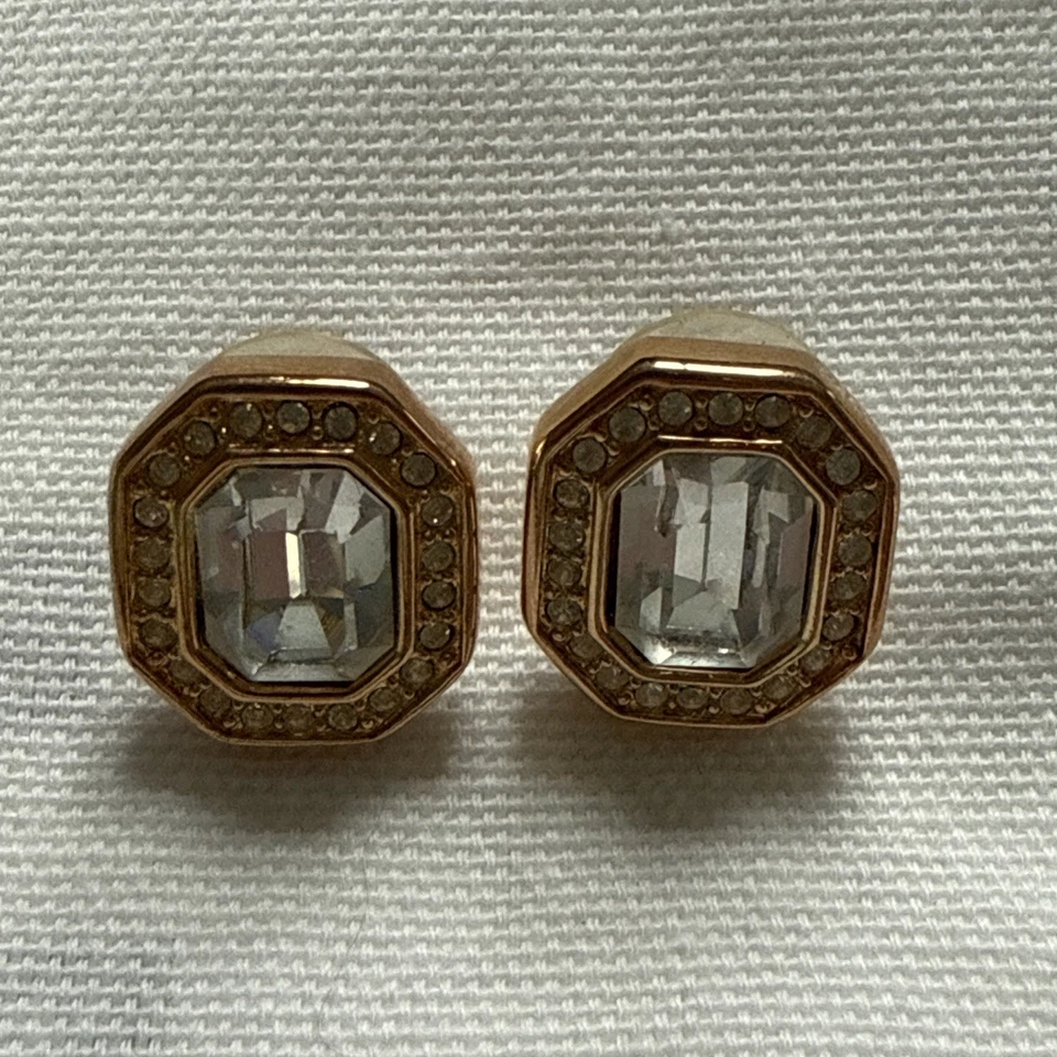 Parafusos de ouro e pavê Swavorski - Imagem 2 de 4