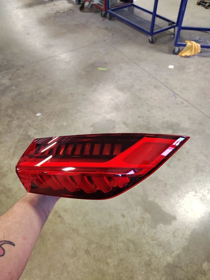 Luz trasera exterior derecha Audi OEM A7/S7/RS7 19-21 4K8.945.069.C Foto 2 de 4