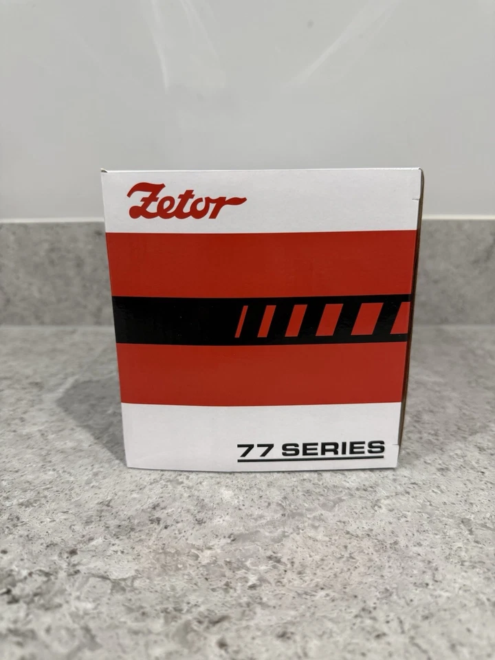 Universal Hobbies - Zetor 7711 2WD Tractor - UH6719 - 1:32 Scale - Mint/New - Image 4 of 4