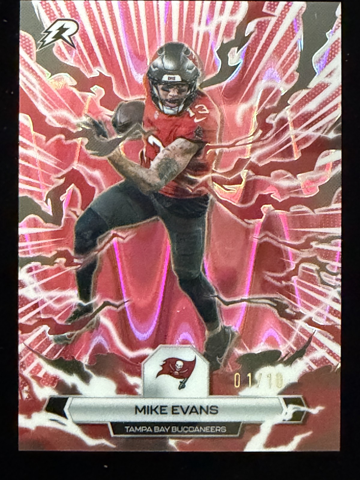 2025 Topps Resurgence Mike Evans Pink Static Refractor #/10 Tampa Bay Buccaneers