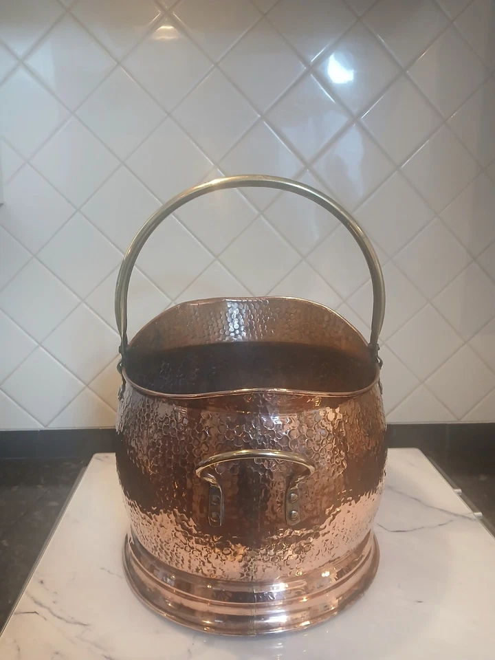 Large Copper Coal Scuttle With Brass Trim In The Waterloo Style - Image 4 of 4
