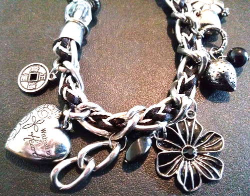 Statement Halskette Herzen Blumen Perlen orientalisch schwarz und silber Love the Lord