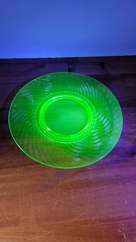 1 - Vintage Depression Glass Uranium Green Swirled Salad Plate Twisted Optic 8"