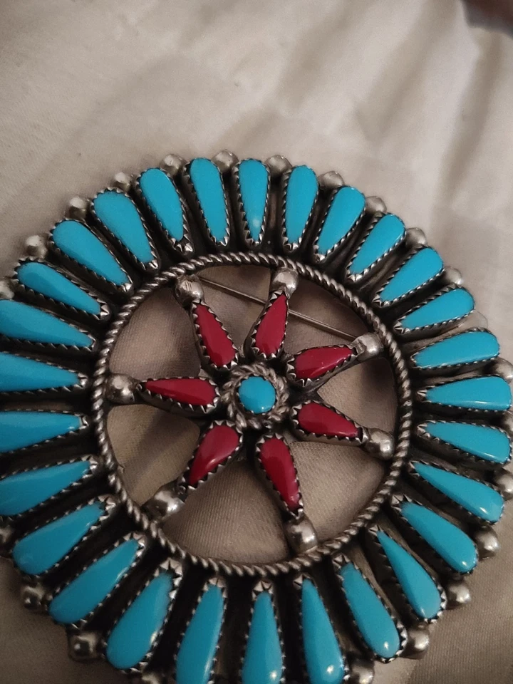 ANTIGUO BROCHE PRENDEDOR nativo americano Zuni turquesa y coral rojo pequeño punto. Foto 2 de 4