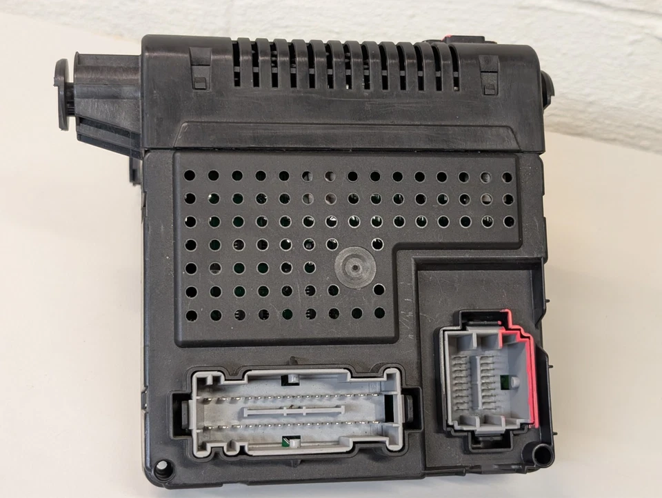 2005-2014 Volvo XC90 V70 S80 S60 Central Electronic Control Module 30786890 - Image 2 of 4