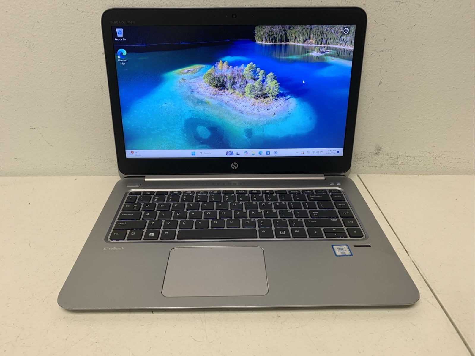 HP EliteBook Folio, 14-Inch Laptop, with Intel Core i5 6th Gen., 256 GB SSD (Solid State Drive), Windows 11 Home