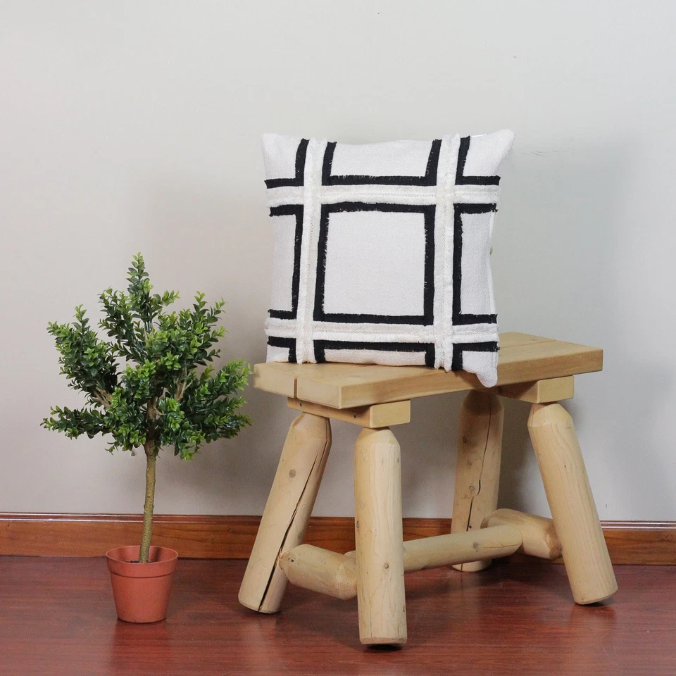 Квадратная подушка с бахромой Melrose 17 дюймов цвета слоновой кости и черной сетки - Изображение 3 из 3