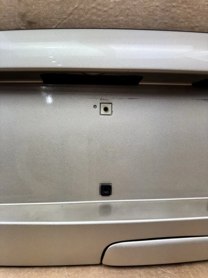 Оригинальная золотистая панель номерного знака для заднего багажника Chevy TrailBlazer 2002-2009 годов выпуска - Изображение 3 из 4