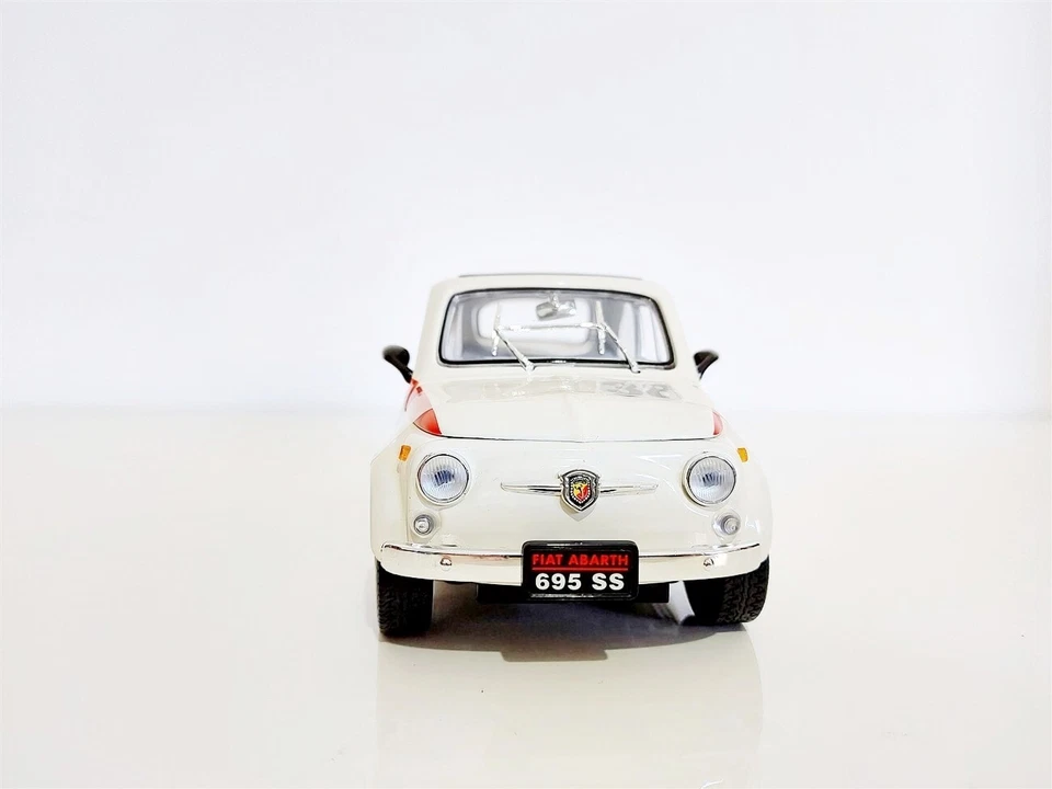 Fiat 500 Abarth 695SS Bianco del 1963 - 1/18 Road Signature - Immagine 2 di 4