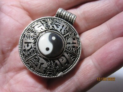 Yin Yang Om Mani Padme Hum Pendant Collectible YYOMPP-1