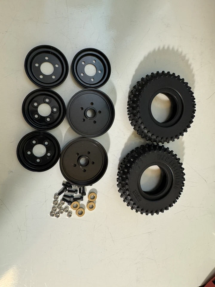 2 TEAM ASSOCIATED RC10 JAMMIN JAY HALSEY Front black Wheels + Knobby Tires 40th - Image 2 of 4