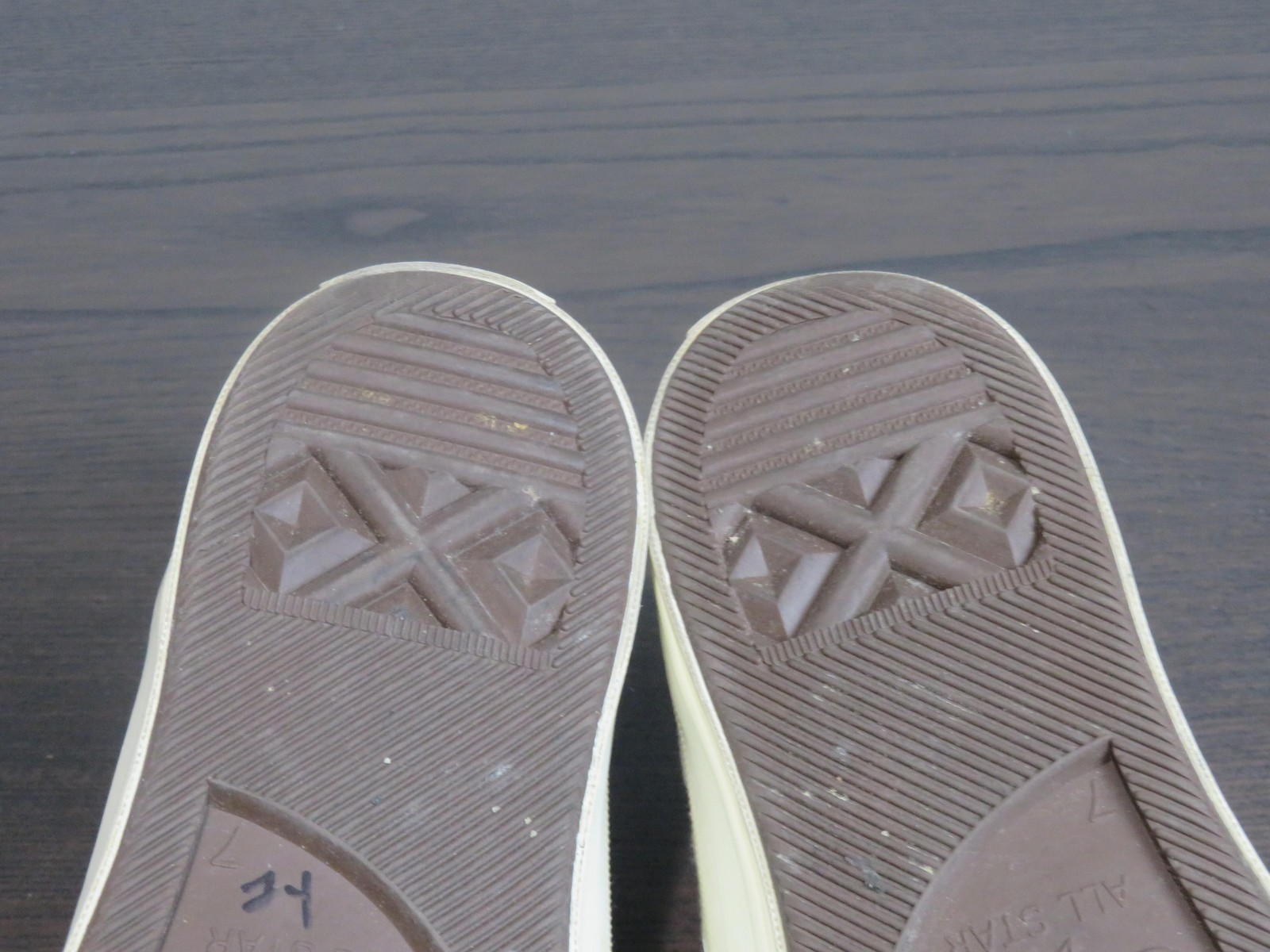 Converse x Comme des Garçons Play Shoes Womens 9 Multi Heart Sneaker White thumbnail 8