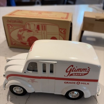 Ertl Collectible 1950 Divco Delivery Truck Diecast Metal Grimm''s Dairy Bank