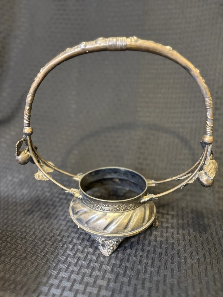 Victorian Brides Metal Frutas Soporte Ornado y Volantes Cuenco de Vidrio Rosa y Blanco Foto 4 de 4