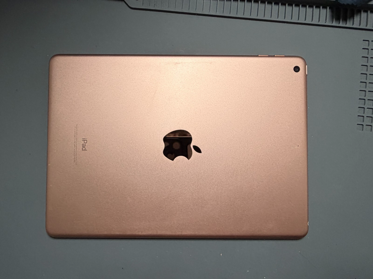 Apple iPad 6th Gen 32GB gold WiFi 9.7