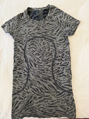 lululemon athletica Swiftly Tech Breathable Stretch Animal Print Tee Size 2