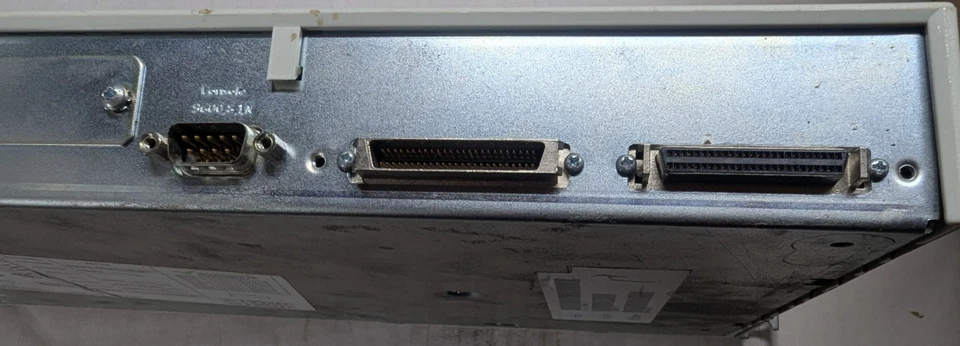 3Com 3C16611 SuperStack II Dual Speed Hub 500 24-Port 10/100 Mbps Ethernet w/PCo - Image 4 of 4