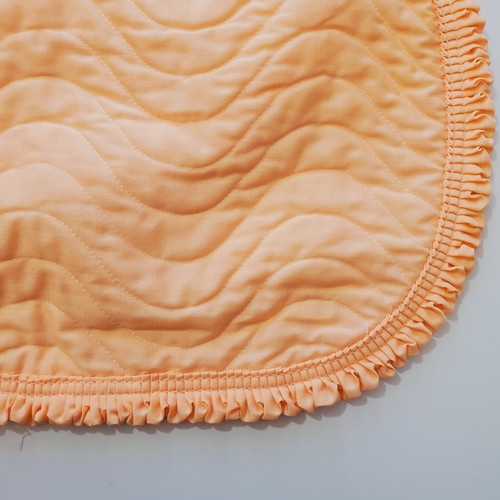 Vintage Placemats 2 Quilted Peach Oval Ruffle 13.5x17.5" Cotton Blend Washable - Picture 6 of 10