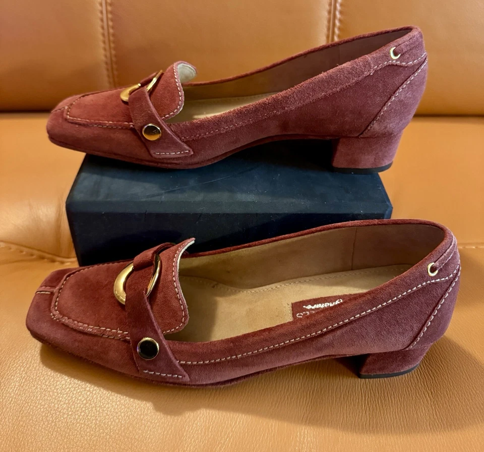 "Bombas de gamuza rojas AEROSOLES Signature 1,4"" tacón bloque talla EE. UU. 8M totalmente nuevas" Foto 2 de 4