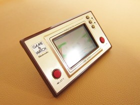 Parachute (PR-21) Nintendo Game and Watch in Very Good Condition