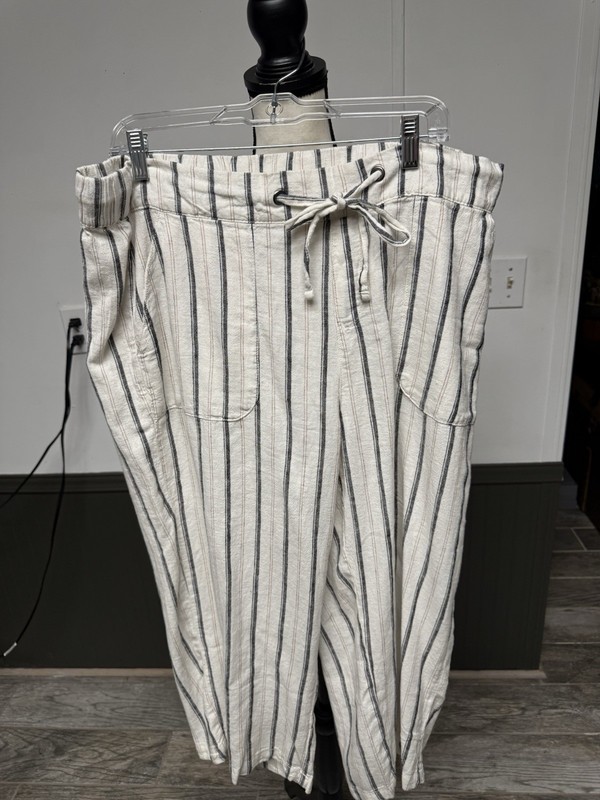 NWOT Naturals By Denim & Co. Striped Ivory Multi Colored Capri Pants Sz L