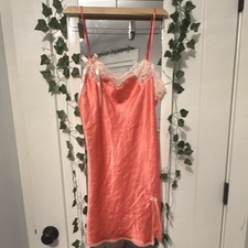 Victoria's Secret Coral Pink Lace Full Slip Medium Adjustable Straps Bow Accent