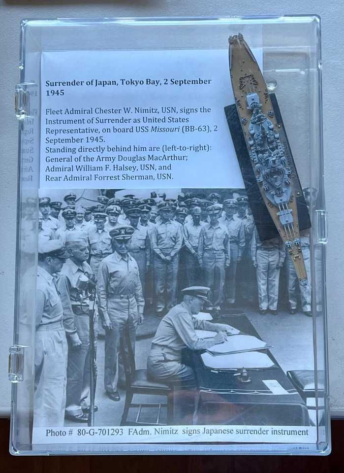 1/1200 USS MISSOURI en vitrina conmemorativa de la Surrende del 2 de septiembre de 1945 Foto 4 de 4