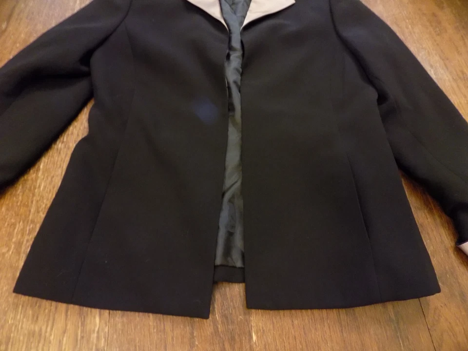 Chaqueta abierta Kasper Petites 4P negra topo satinado cuello puños elegante elegante Foto 3 de 4