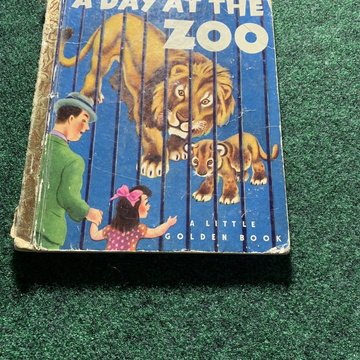 [洋書] A Day in the Zoo とびだす絵本 アンティーク 復製 Little Golden Book A Day At The Zoo 1950 Lion Tiger Trip Dad
