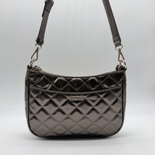 GUESS Tinsley Borsa a tracolla piccola in ecopelle trapuntata - Argento
