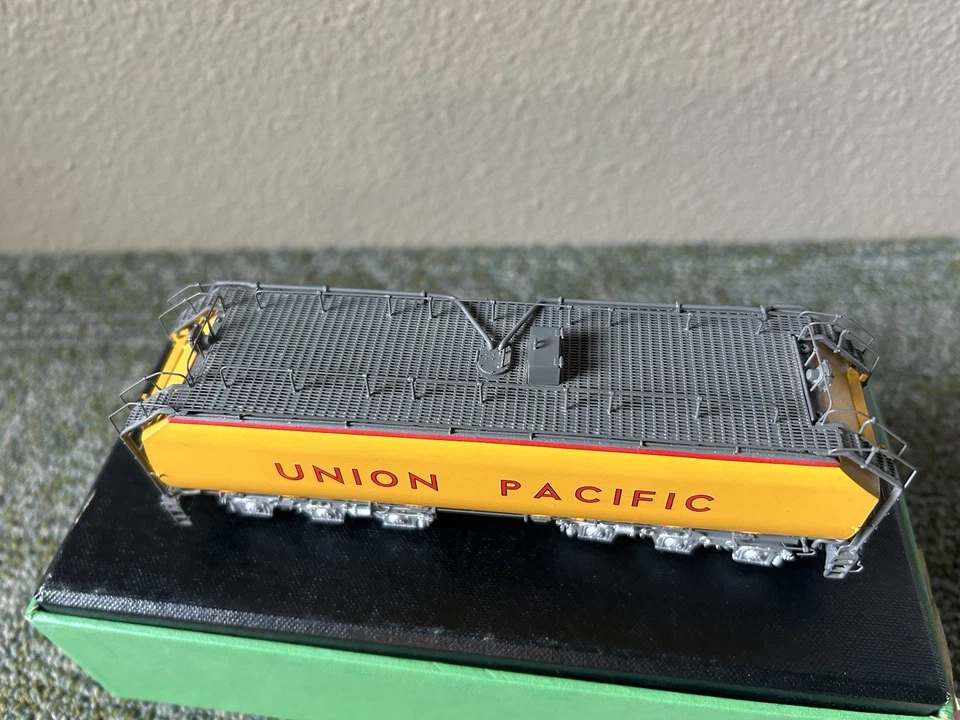 OVERLAND MODELS HO BRASS UNION PACIFIC LONG TURBINE TENDER #907857 - Image 2 of 4