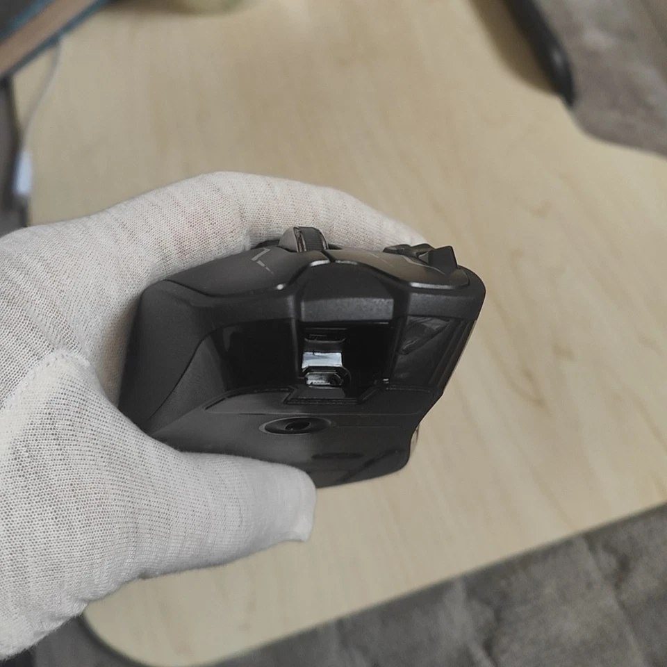 Logitech G700s Wireless Mouse Ergonomic Design Perfect for Gaming - Image 3 of 4