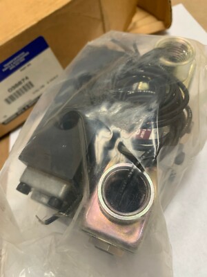 ONE GENUINE MOHAWK 4-WAY SOLENOID VALVE 038874