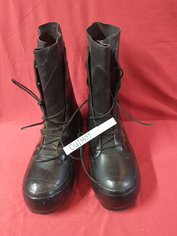 MICKEY MOUSE BUNNY BOOTS BATA 6 REGULAR usually fits size 7 shoe