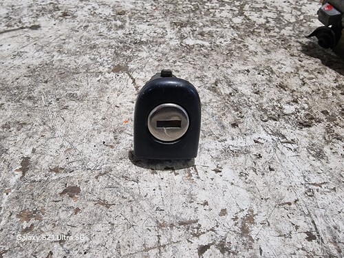 Volkswagen Polo Ignition Barrel Switch W/ Key &Door Lock Kit 2007 9N3 4B0905851Q - Picture 8 of 16