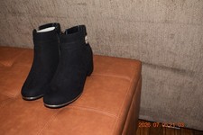 Booties girl size 6, Black, new, children place