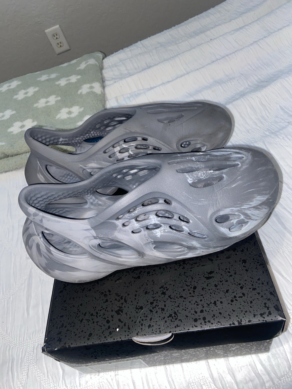 adidas Yeezy Foam Runner Gray Marbled Slip-On Breathable Foam Men's Sandals