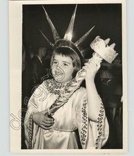 Disfraz de Estatua de la Libertad @ CHILDREN’S FESTIVAL, Washington DC, 1961 Foto de prensa