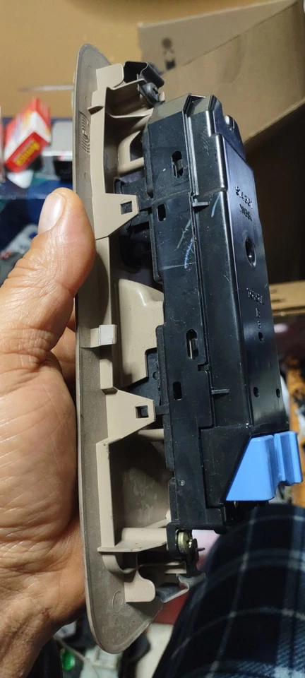 Interruptor ventana eléctrica lado derecho pasajero Toyota Sequoia 01-07 marrón Foto 3 de 4