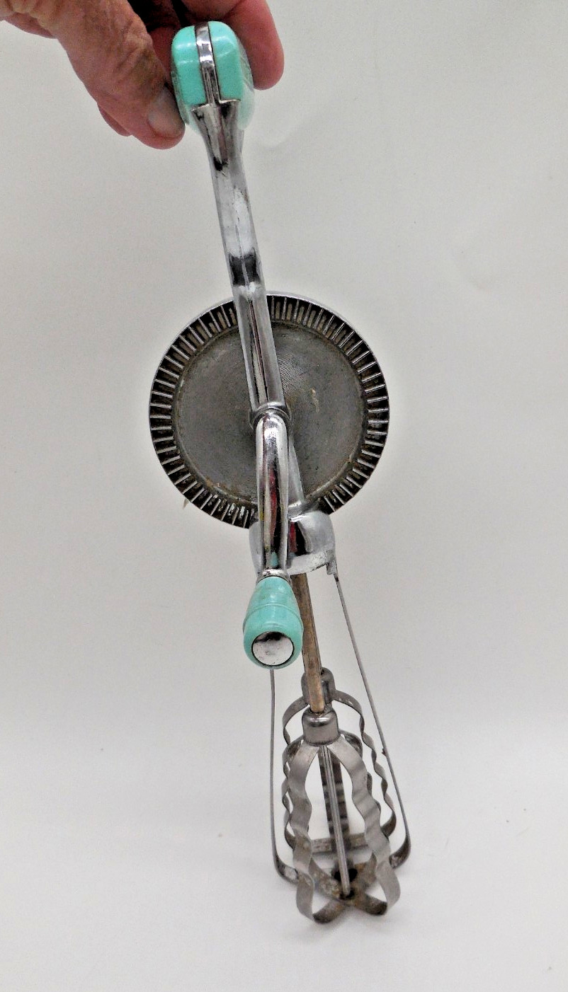 Vintage EKCO Flint Best Aqua Turquoise Manual Egg Beater Mixer MCM Retro