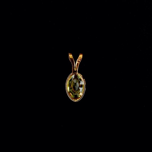 9ct Yellow Gold Oval Peridot Pendant (6mm x 4mm) - Optional Chain - Picture 3 of 6